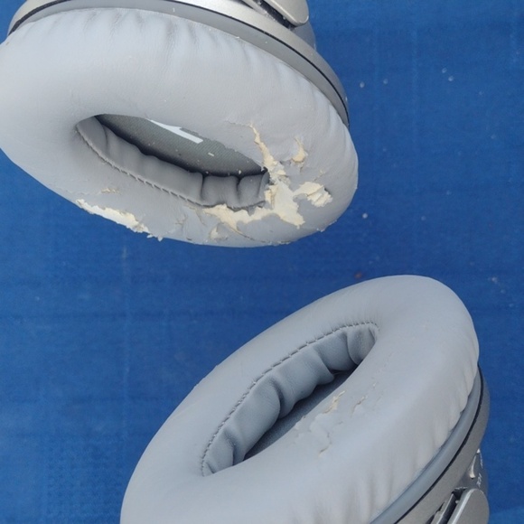 Sharper Image Wireless Stereo Headset - Picture 3 of 3